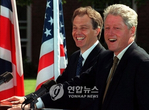 빌 클린턴 전 미국 대통령과 토니 블레어 전 영국 총리[EPA=연합뉴스]